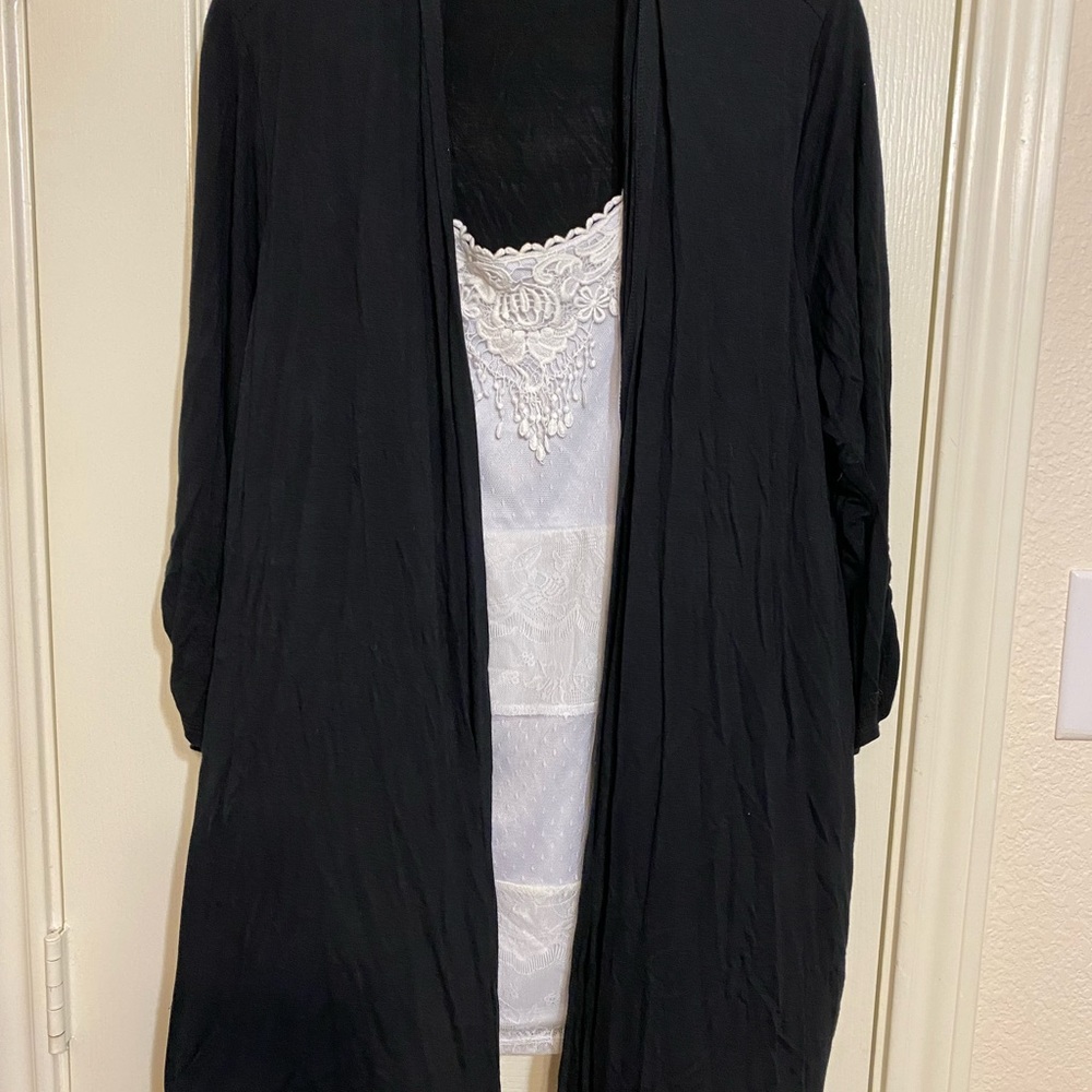One-piece cardigan jacket with white lace and embroidered shell - Picture 3 of 3
